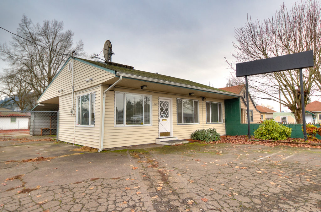 FOR LEASE STAND ALONE OFFICE/RETAIL SPACE (Springfield) Metco